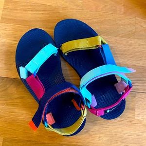 Great condition teva